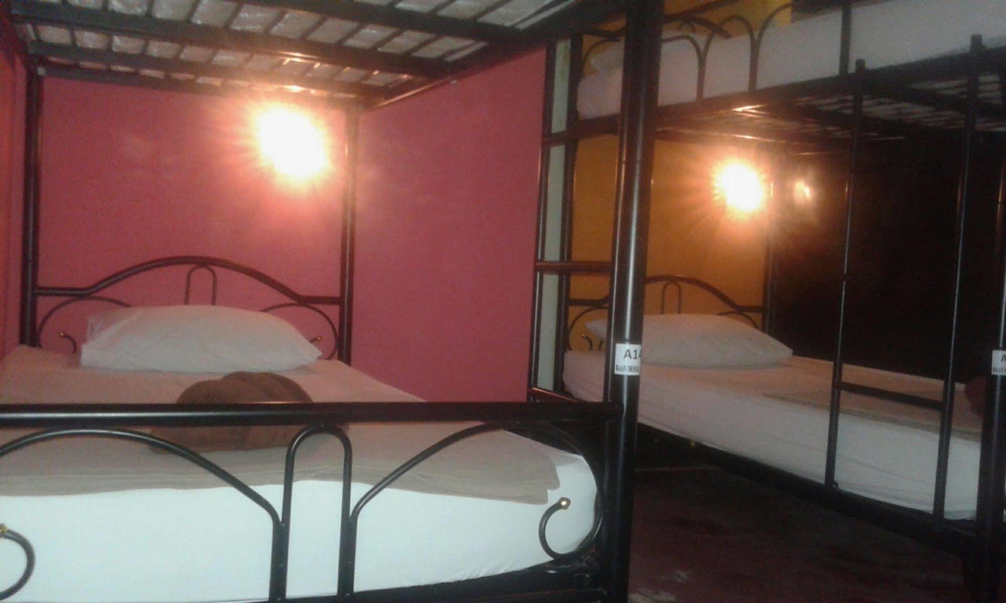 Baan Mook Anda Hostel Koh Lanta Exterior photo